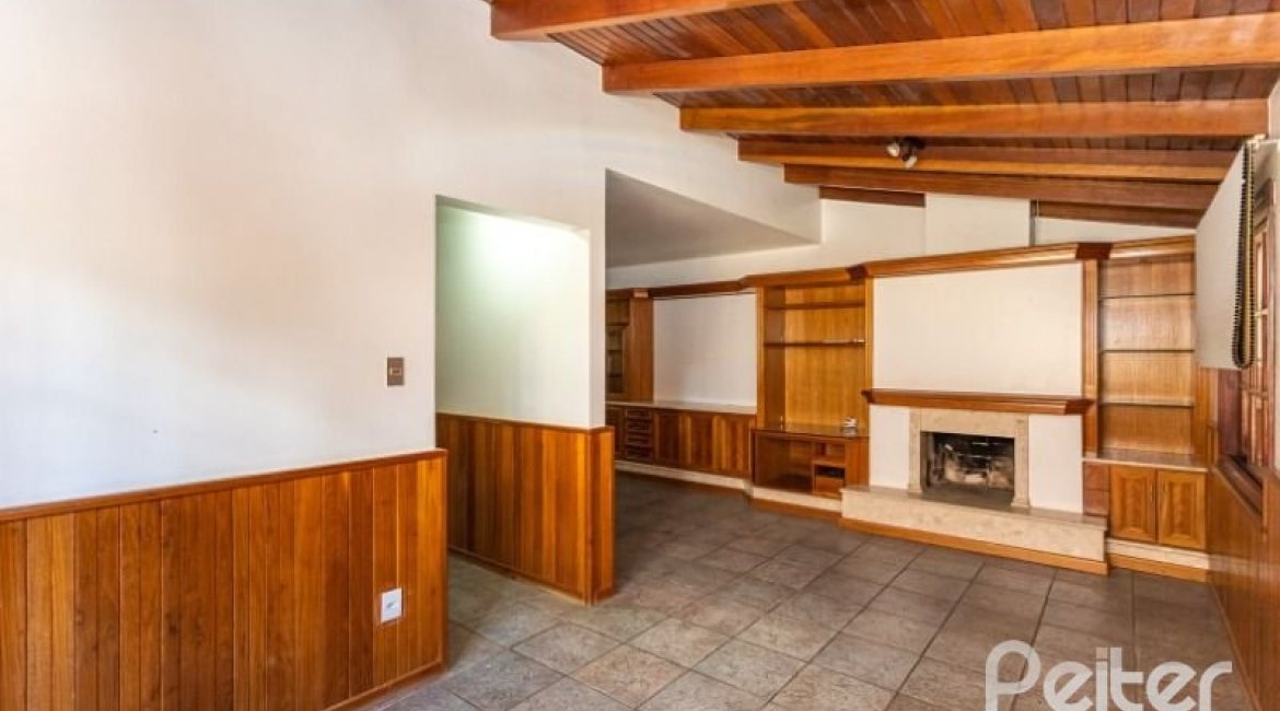 Casa à venda com 184m², 3 dormitórios, 1 suíte, 3 vagas, no bairro Ipanema em Porto Alegre