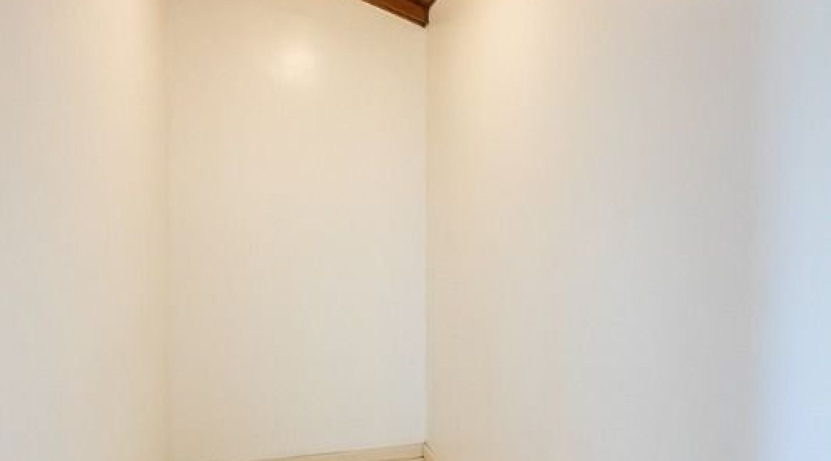 Casa à venda com 184m², 3 dormitórios, 1 suíte, 3 vagas, no bairro Ipanema em Porto Alegre