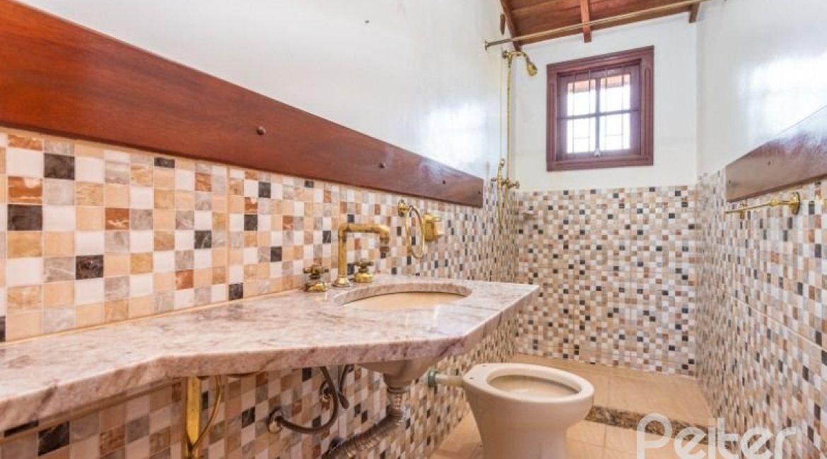 Casa à venda com 184m², 3 dormitórios, 1 suíte, 3 vagas, no bairro Ipanema em Porto Alegre