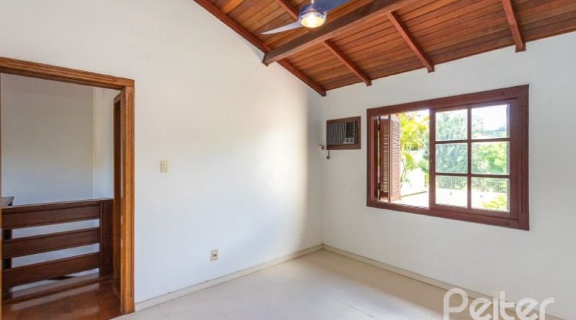 Casa à venda com 184m², 3 dormitórios, 1 suíte, 3 vagas, no bairro Ipanema em Porto Alegre