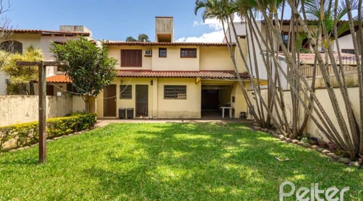 Casa à venda com 184m², 3 dormitórios, 1 suíte, 3 vagas, no bairro Ipanema em Porto Alegre