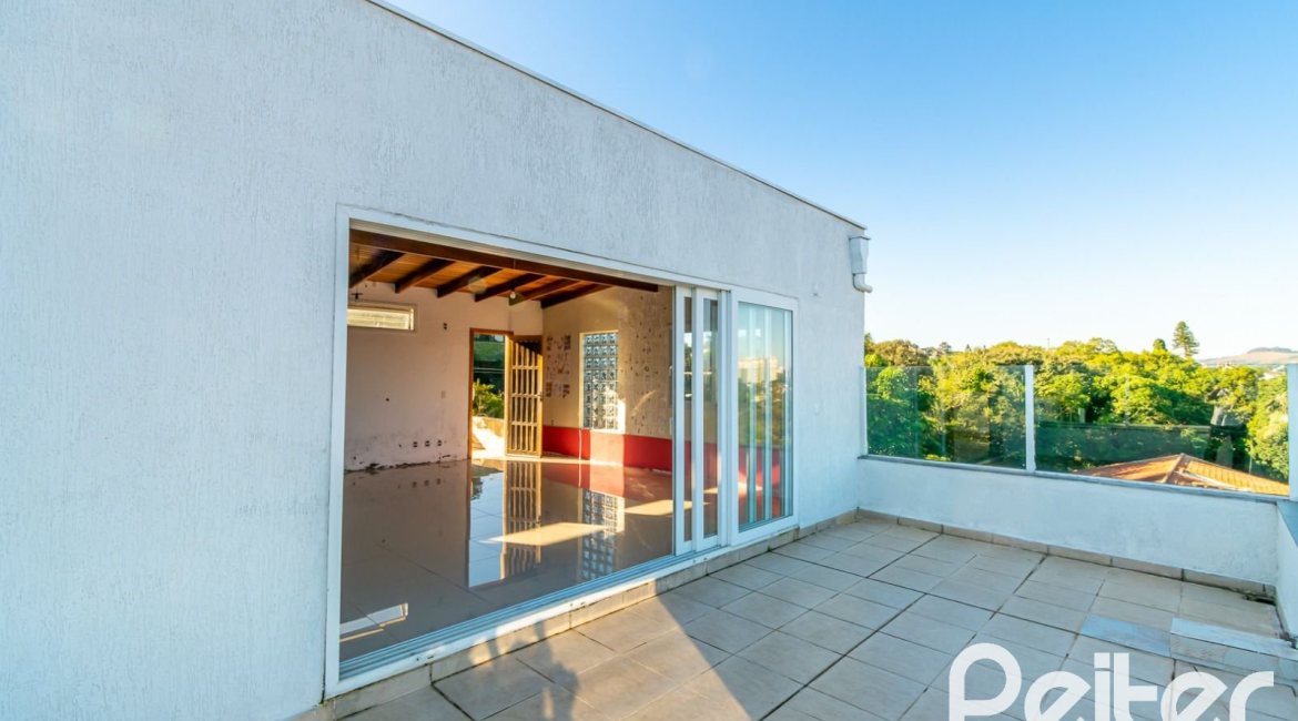 Casa à venda com 380m², 4 dormitórios, 2 suítes, 3 vagas, no bairro Vila Assunção em Porto Alegre