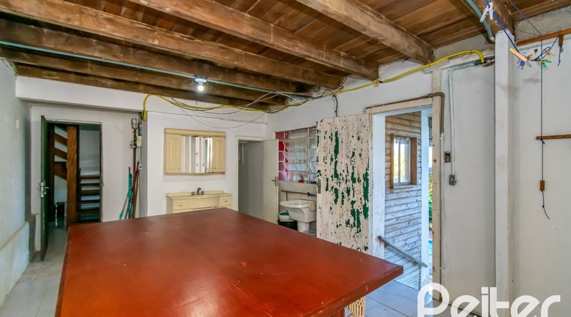 Casa à venda com 380m², 4 dormitórios, 2 suítes, 3 vagas, no bairro Vila Assunção em Porto Alegre