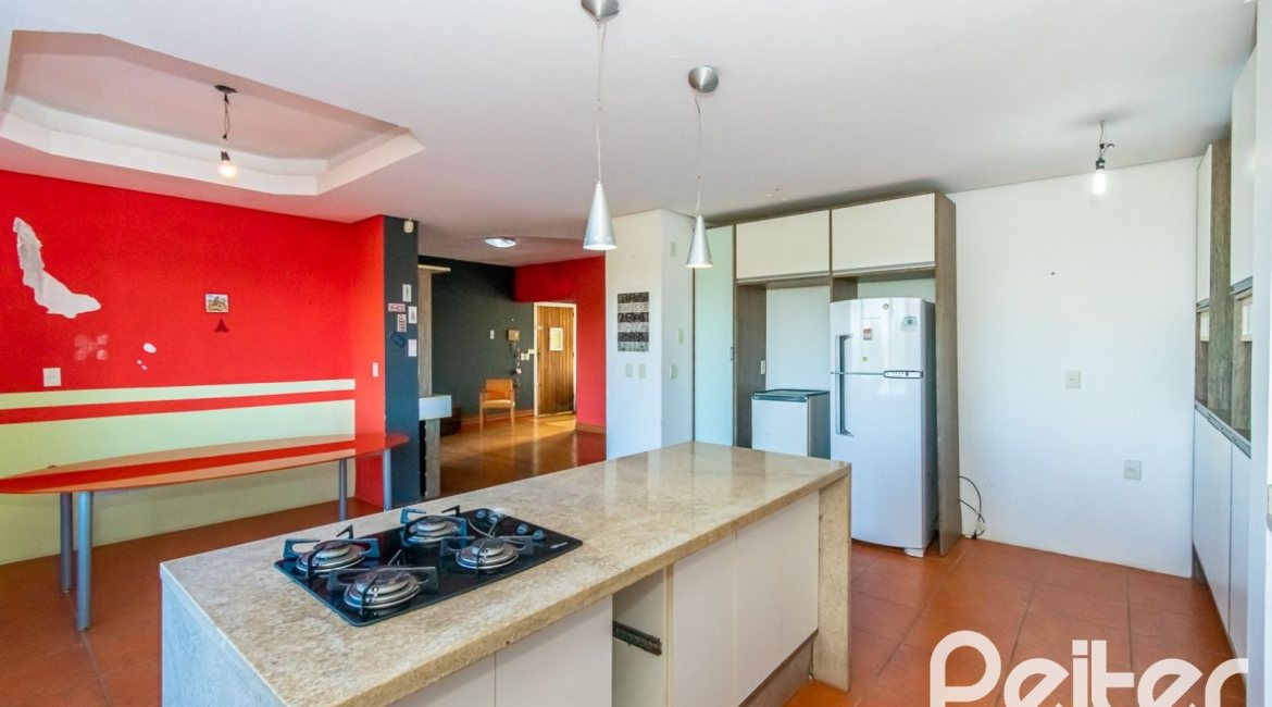 Casa à venda com 380m², 4 dormitórios, 2 suítes, 3 vagas, no bairro Vila Assunção em Porto Alegre