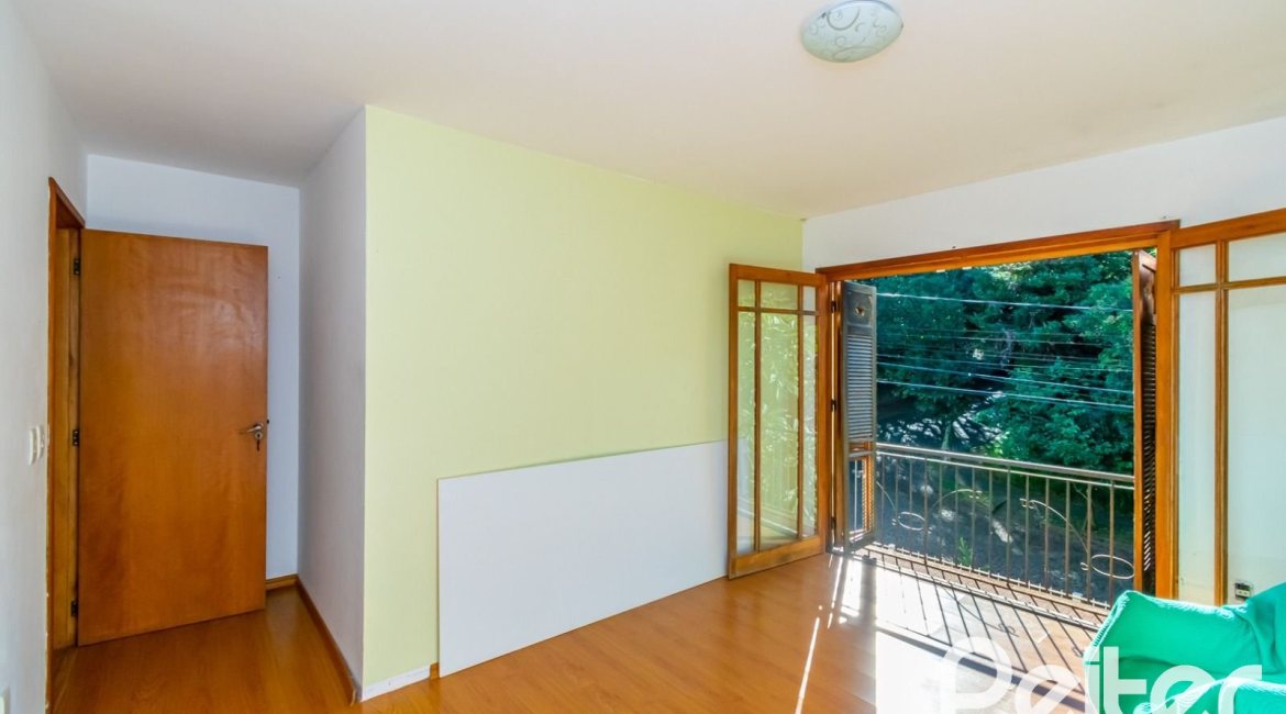 Casa à venda com 380m², 4 dormitórios, 2 suítes, 3 vagas, no bairro Vila Assunção em Porto Alegre