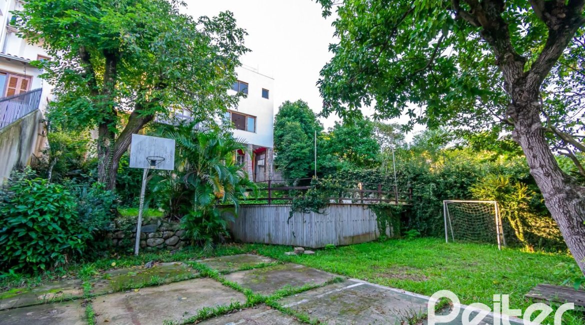 Casa à venda com 380m², 4 dormitórios, 2 suítes, 3 vagas, no bairro Vila Assunção em Porto Alegre