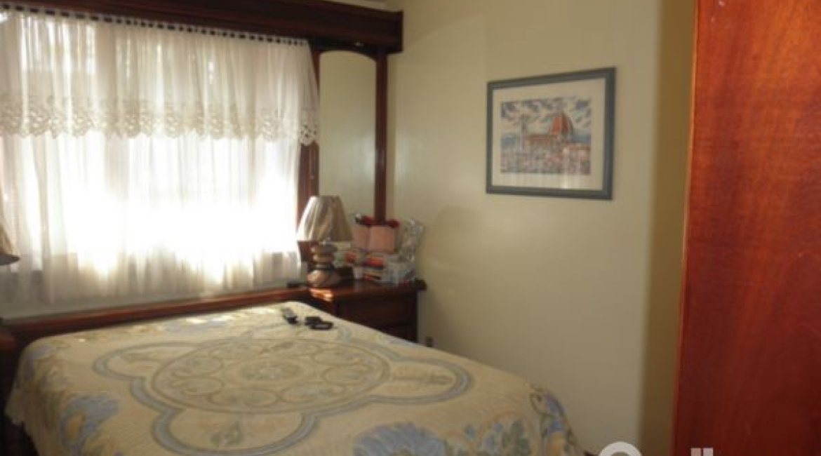 Casa à venda com 160m², 3 dormitórios, 1 suíte, 2 vagas, no bairro Ipanema em Porto Alegre