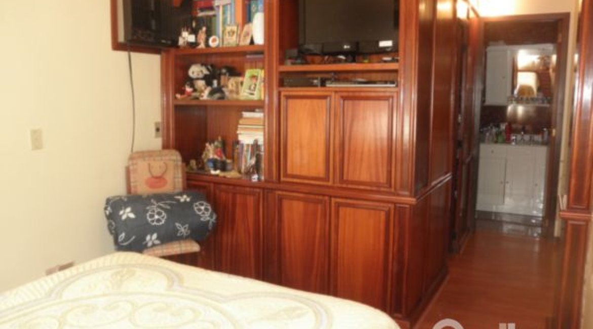 Casa à venda com 160m², 3 dormitórios, 1 suíte, 2 vagas, no bairro Ipanema em Porto Alegre