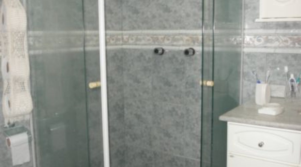 Casa à venda com 160m², 3 dormitórios, 1 suíte, 2 vagas, no bairro Ipanema em Porto Alegre