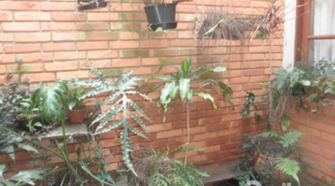 Casa à venda com 160m², 3 dormitórios, 1 suíte, 2 vagas, no bairro Ipanema em Porto Alegre