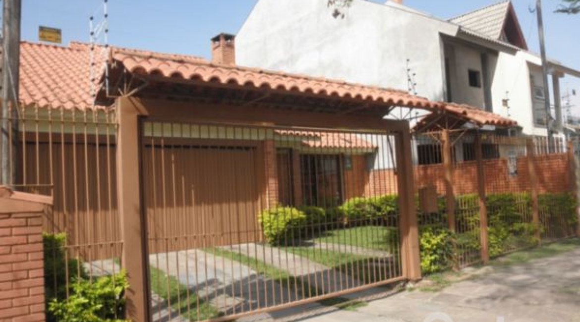 Casa à venda com 160m², 3 dormitórios, 1 suíte, 2 vagas, no bairro Ipanema em Porto Alegre
