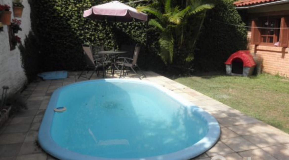 Casa à venda com 160m², 3 dormitórios, 1 suíte, 2 vagas, no bairro Ipanema em Porto Alegre