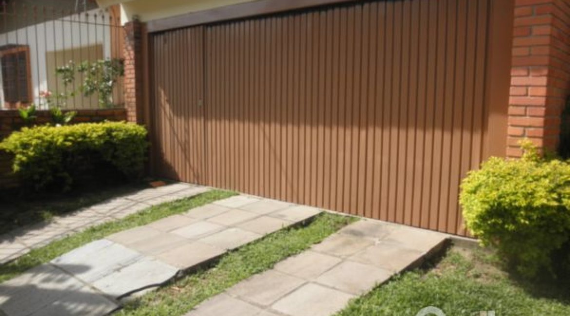 Casa à venda com 160m², 3 dormitórios, 1 suíte, 2 vagas, no bairro Ipanema em Porto Alegre
