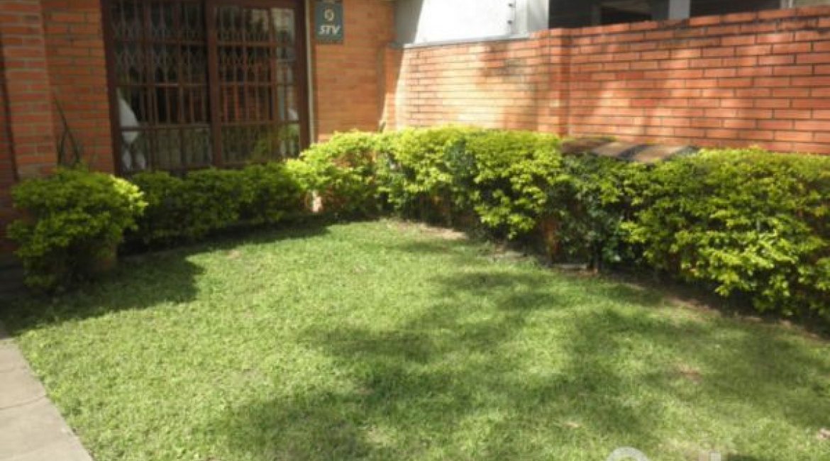 Casa à venda com 160m², 3 dormitórios, 1 suíte, 2 vagas, no bairro Ipanema em Porto Alegre