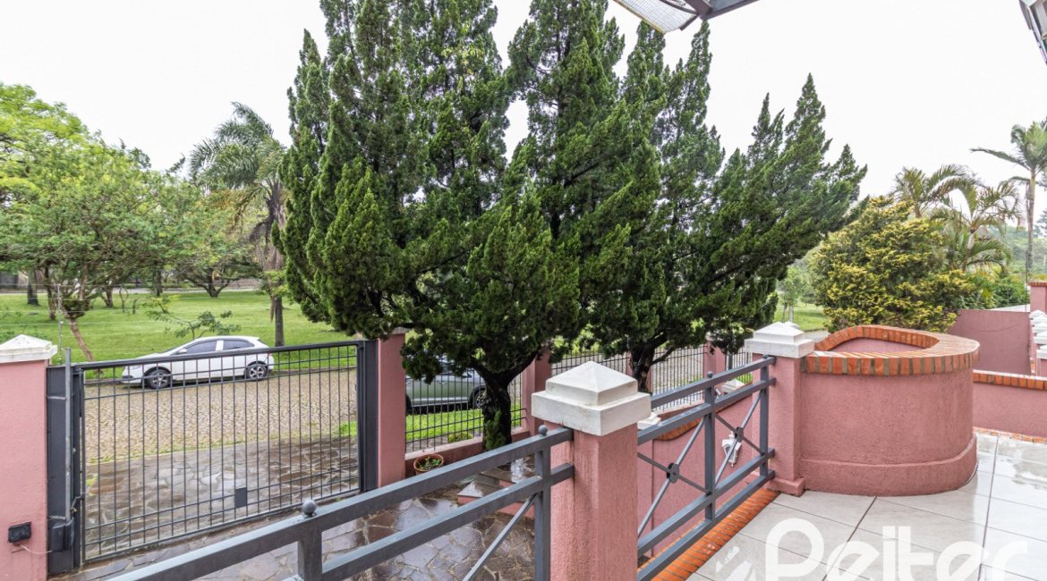 Casa em Condomínio à venda com 210m², 4 dormitórios, 2 suítes, 2 vagas, no bairro Vila Assunção em Porto Alegre