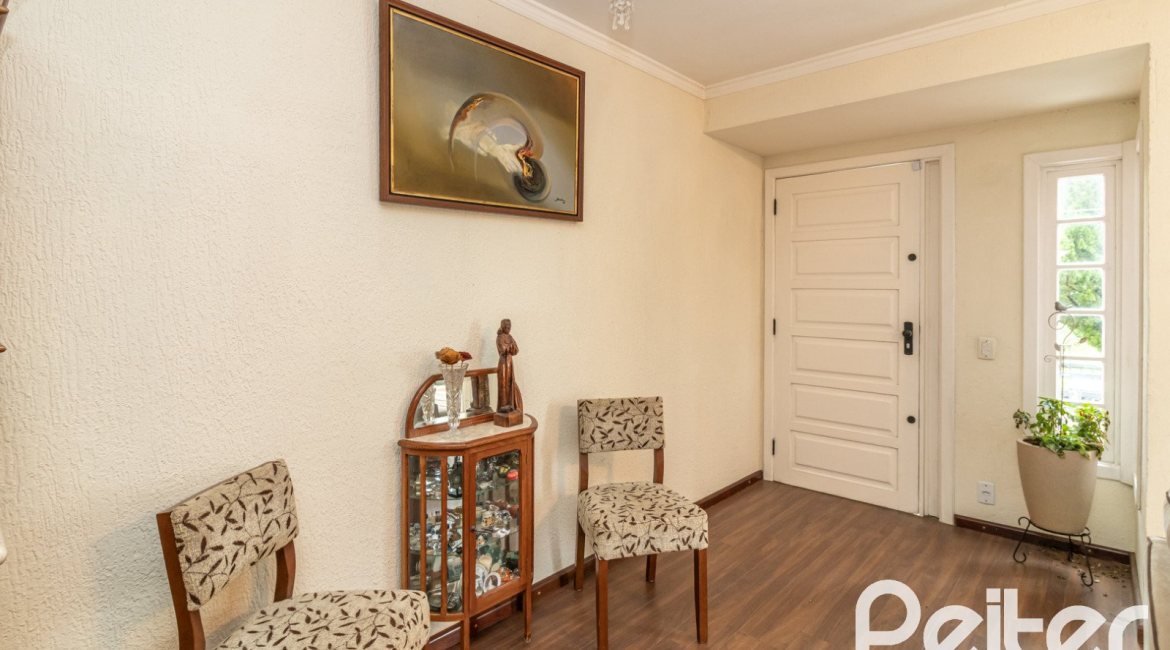 Casa em Condomínio à venda com 210m², 4 dormitórios, 2 suítes, 2 vagas, no bairro Vila Assunção em Porto Alegre