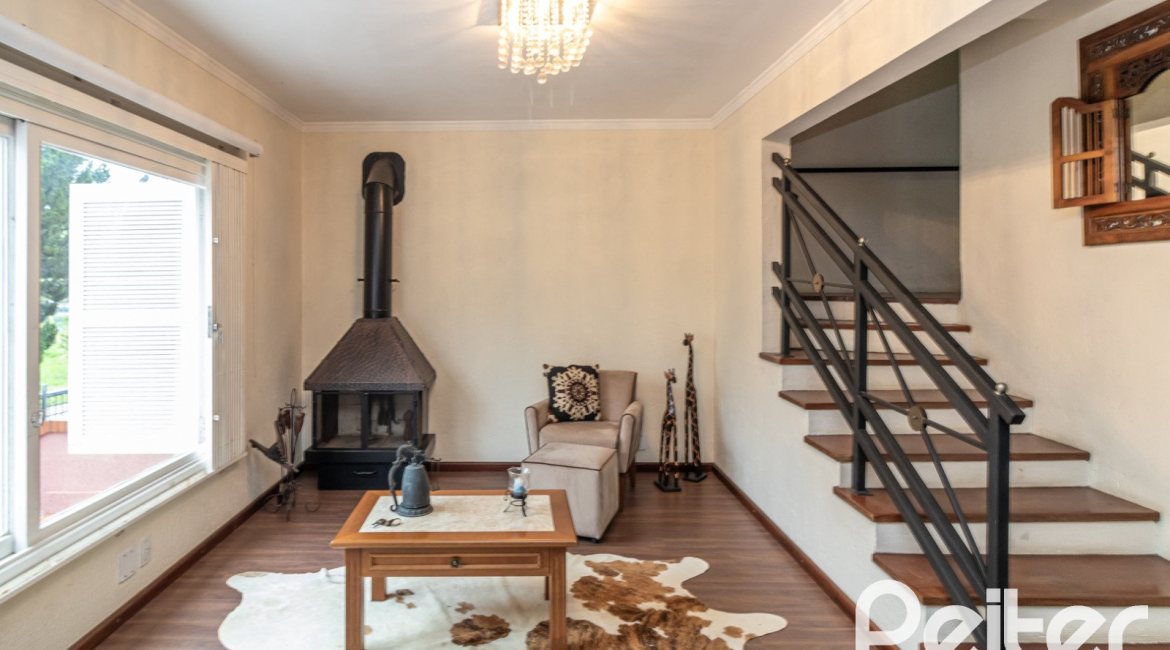 Casa em Condomínio à venda com 210m², 4 dormitórios, 2 suítes, 2 vagas, no bairro Vila Assunção em Porto Alegre