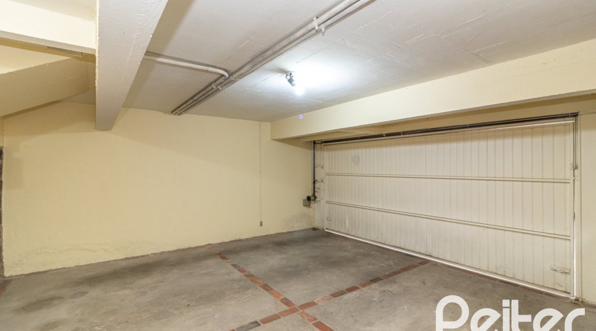 Casa em Condomínio à venda com 210m², 4 dormitórios, 2 suítes, 2 vagas, no bairro Vila Assunção em Porto Alegre