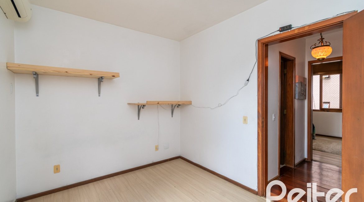 Apartamento à venda com 86m², 2 dormitórios, no bairro Tristeza em Porto Alegre