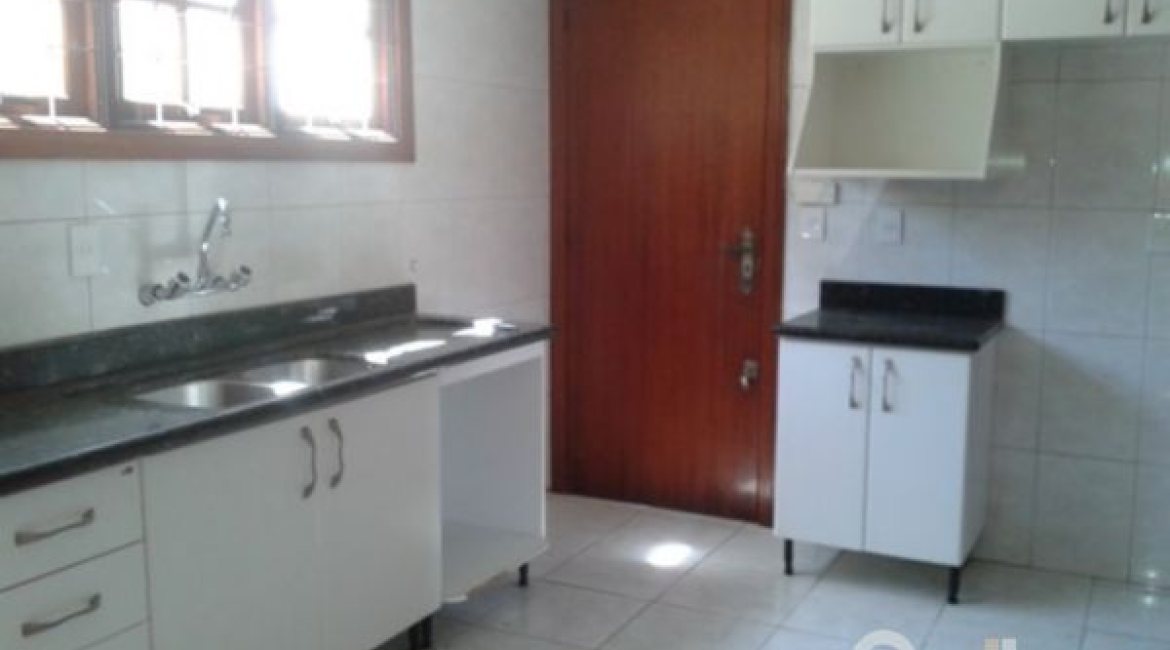 Casa à venda com 158m², 3 dormitórios, 1 suíte, 2 vagas, no bairro Ipanema em Porto Alegre