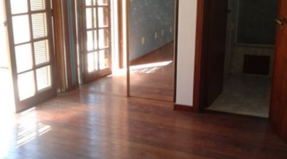 Casa à venda com 158m², 3 dormitórios, 1 suíte, 2 vagas, no bairro Ipanema em Porto Alegre