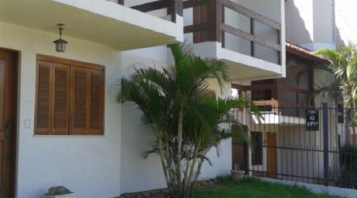 Casa à venda com 158m², 3 dormitórios, 1 suíte, 2 vagas, no bairro Ipanema em Porto Alegre