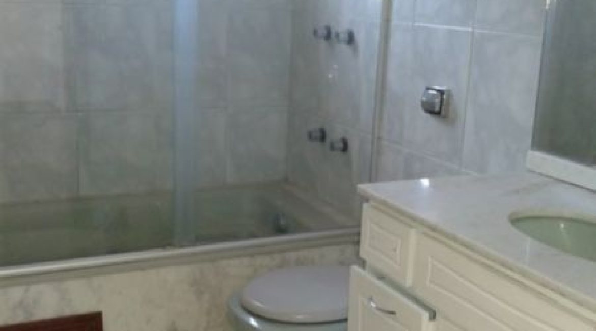 Casa à venda com 158m², 3 dormitórios, 1 suíte, 2 vagas, no bairro Ipanema em Porto Alegre