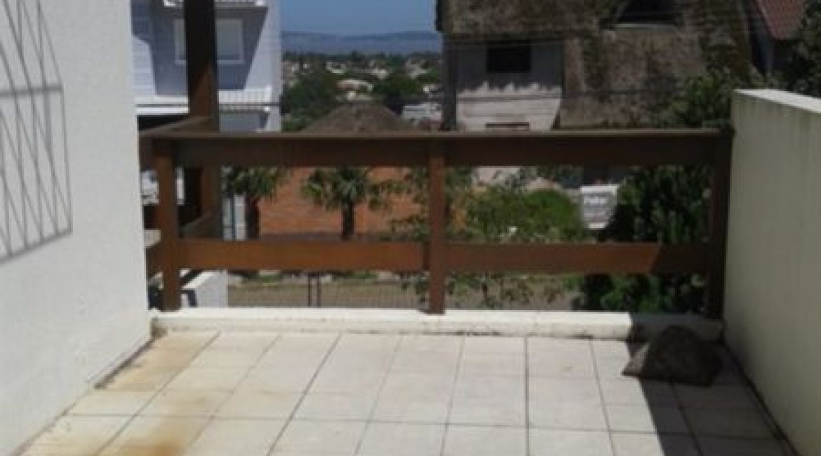 Casa à venda com 158m², 3 dormitórios, 1 suíte, 2 vagas, no bairro Ipanema em Porto Alegre