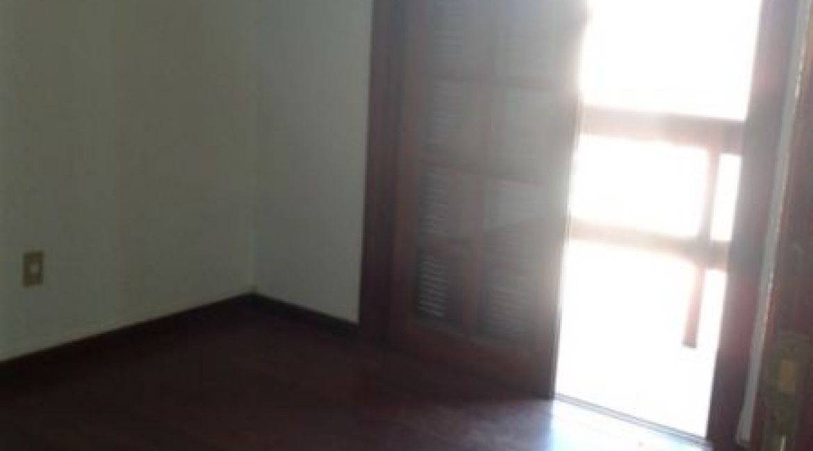 Casa à venda com 158m², 3 dormitórios, 1 suíte, 2 vagas, no bairro Ipanema em Porto Alegre