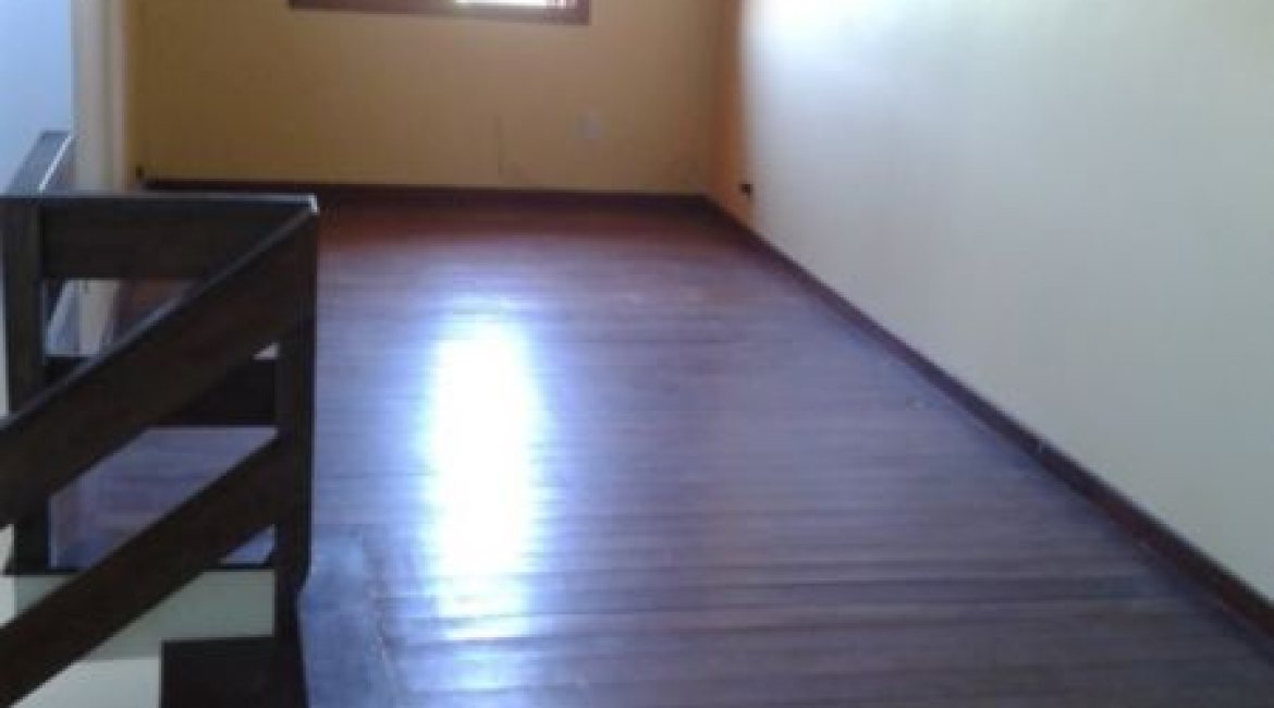 Casa à venda com 158m², 3 dormitórios, 1 suíte, 2 vagas, no bairro Ipanema em Porto Alegre