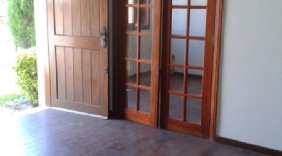 Casa à venda com 158m², 3 dormitórios, 1 suíte, 2 vagas, no bairro Ipanema em Porto Alegre