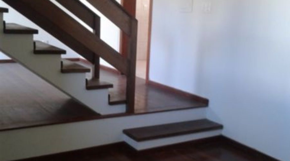 Casa à venda com 158m², 3 dormitórios, 1 suíte, 2 vagas, no bairro Ipanema em Porto Alegre