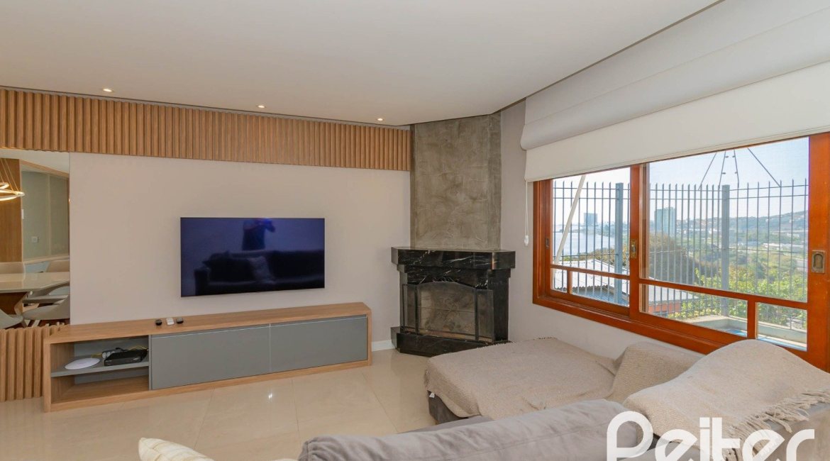 Casa em Condomínio à venda com 254m², 3 dormitórios, 1 suíte, 3 vagas, no bairro Vila Assunção em Porto Alegre