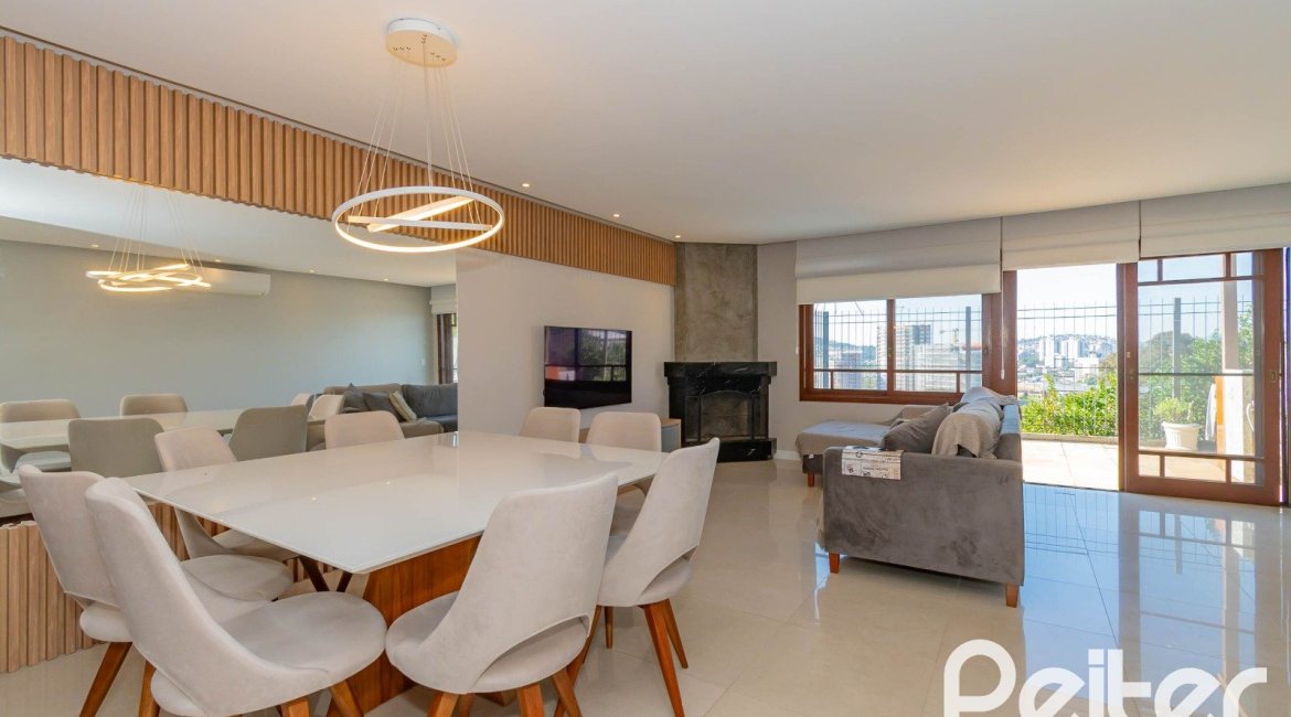 Casa em Condomínio à venda com 254m², 3 dormitórios, 1 suíte, 3 vagas, no bairro Vila Assunção em Porto Alegre