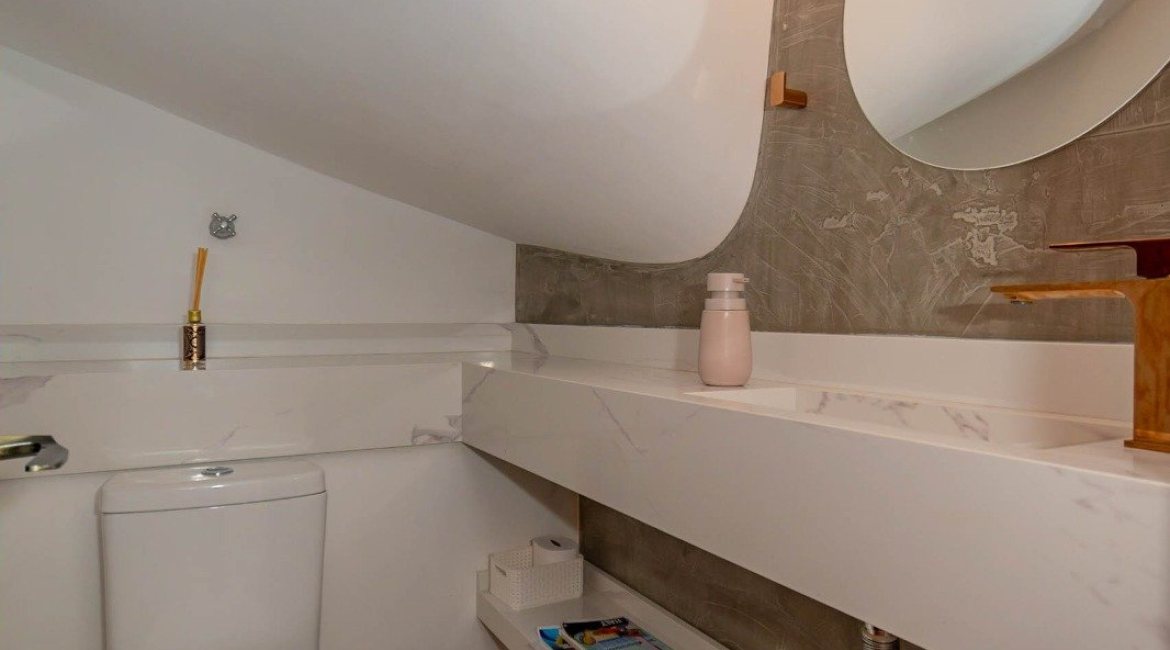 Casa em Condomínio à venda com 254m², 3 dormitórios, 1 suíte, 3 vagas, no bairro Vila Assunção em Porto Alegre