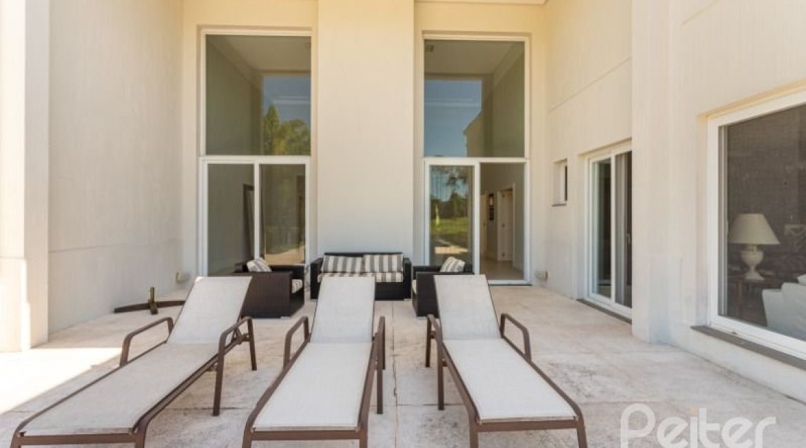 Casa em Condomínio à venda com 550m², 3 dormitórios, 3 suítes, 4 vagas, no bairro Terra Ville em PORTO ALEGRE