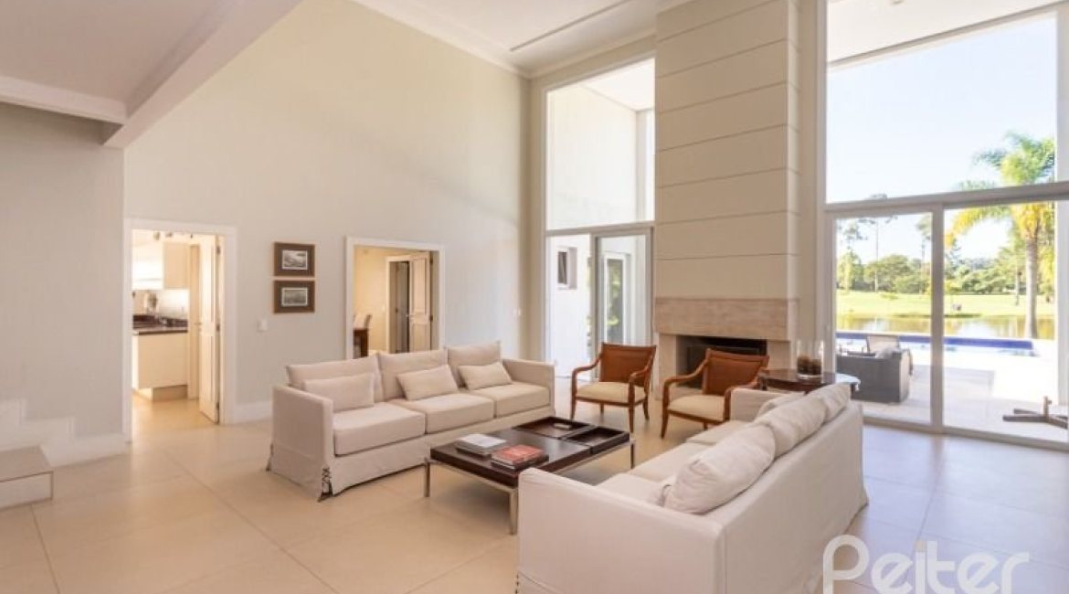 Casa em Condomínio à venda com 550m², 3 dormitórios, 3 suítes, 4 vagas, no bairro Terra Ville em PORTO ALEGRE