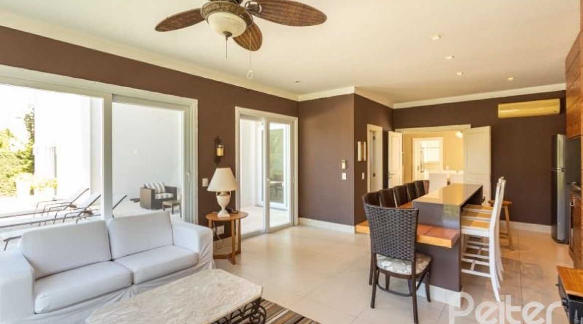 Casa em Condomínio à venda com 550m², 3 dormitórios, 3 suítes, 4 vagas, no bairro Terra Ville em PORTO ALEGRE