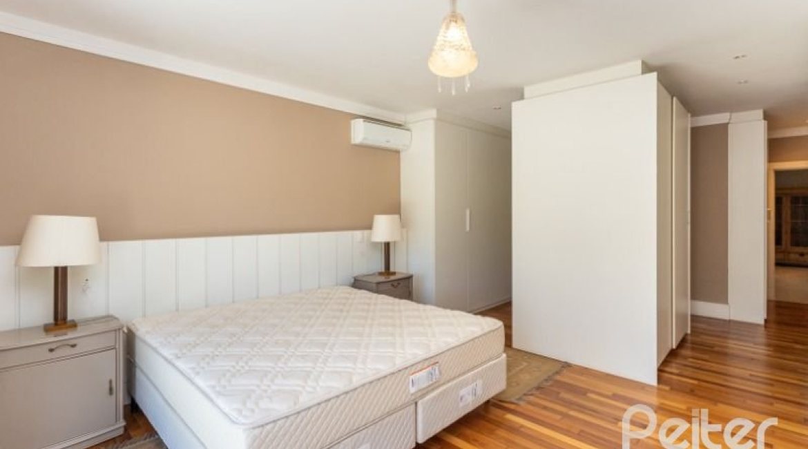 Casa em Condomínio à venda com 550m², 3 dormitórios, 3 suítes, 4 vagas, no bairro Terra Ville em PORTO ALEGRE