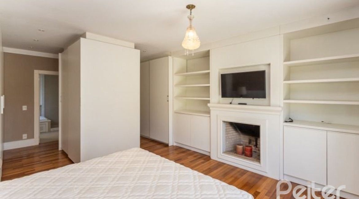 Casa em Condomínio à venda com 550m², 3 dormitórios, 3 suítes, 4 vagas, no bairro Terra Ville em PORTO ALEGRE