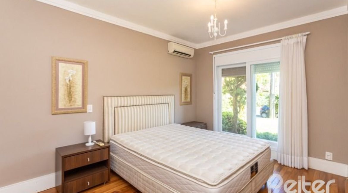 Casa em Condomínio à venda com 550m², 3 dormitórios, 3 suítes, 4 vagas, no bairro Terra Ville em PORTO ALEGRE