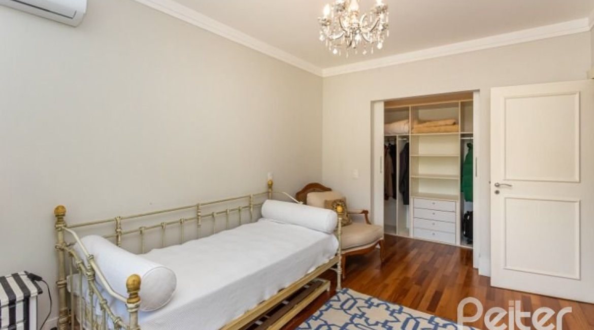 Casa em Condomínio à venda com 550m², 3 dormitórios, 3 suítes, 4 vagas, no bairro Terra Ville em PORTO ALEGRE