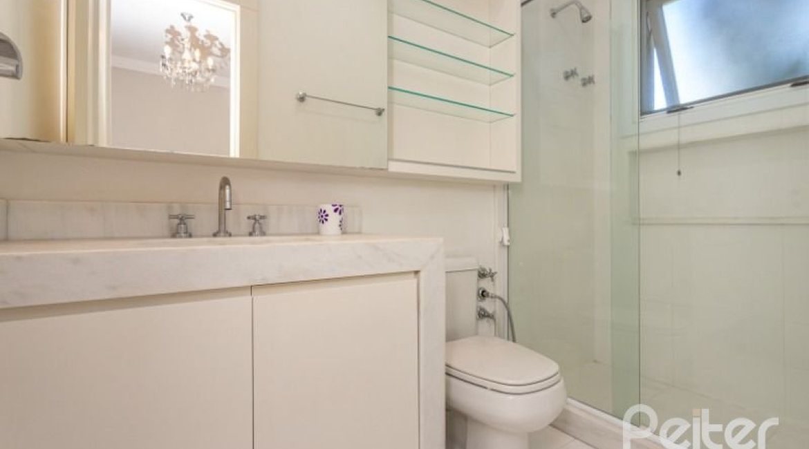 Casa em Condomínio à venda com 550m², 3 dormitórios, 3 suítes, 4 vagas, no bairro Terra Ville em PORTO ALEGRE