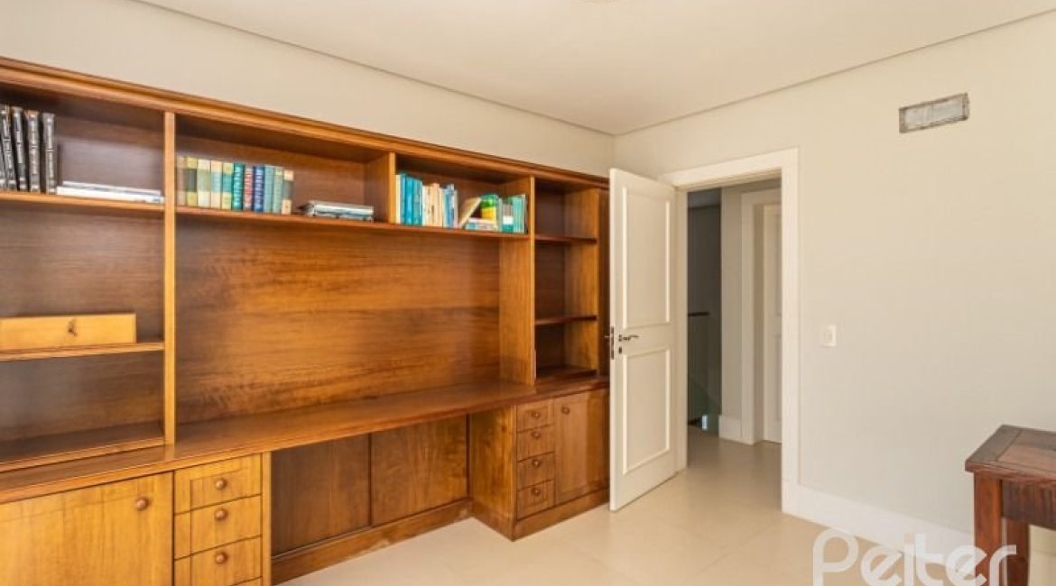 Casa em Condomínio à venda com 550m², 3 dormitórios, 3 suítes, 4 vagas, no bairro Terra Ville em PORTO ALEGRE