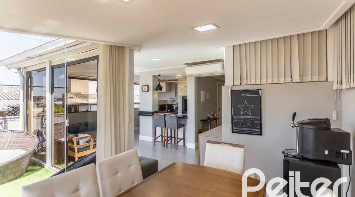 Cobertura à venda com 177m², 3 dormitórios, 1 suíte, 2 vagas, no bairro Tristeza em Porto Alegre