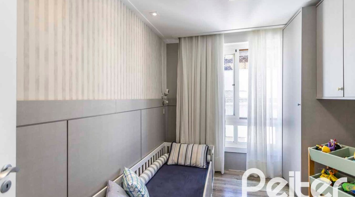 Cobertura à venda com 177m², 3 dormitórios, 1 suíte, 2 vagas, no bairro Tristeza em Porto Alegre