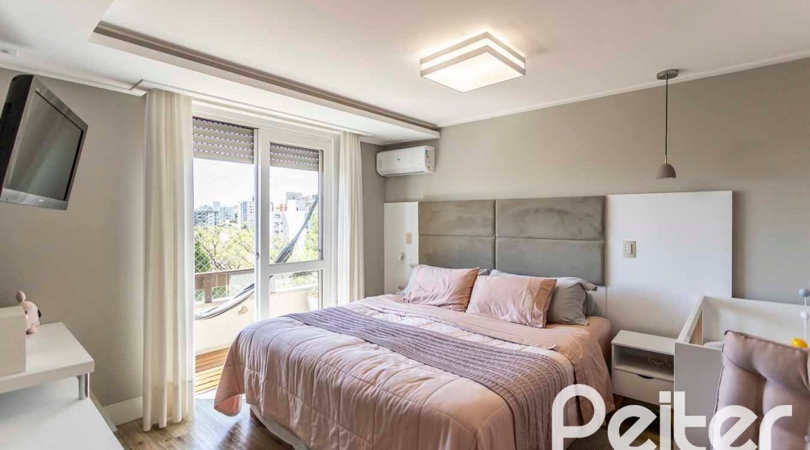 Cobertura à venda com 177m², 3 dormitórios, 1 suíte, 2 vagas, no bairro Tristeza em Porto Alegre