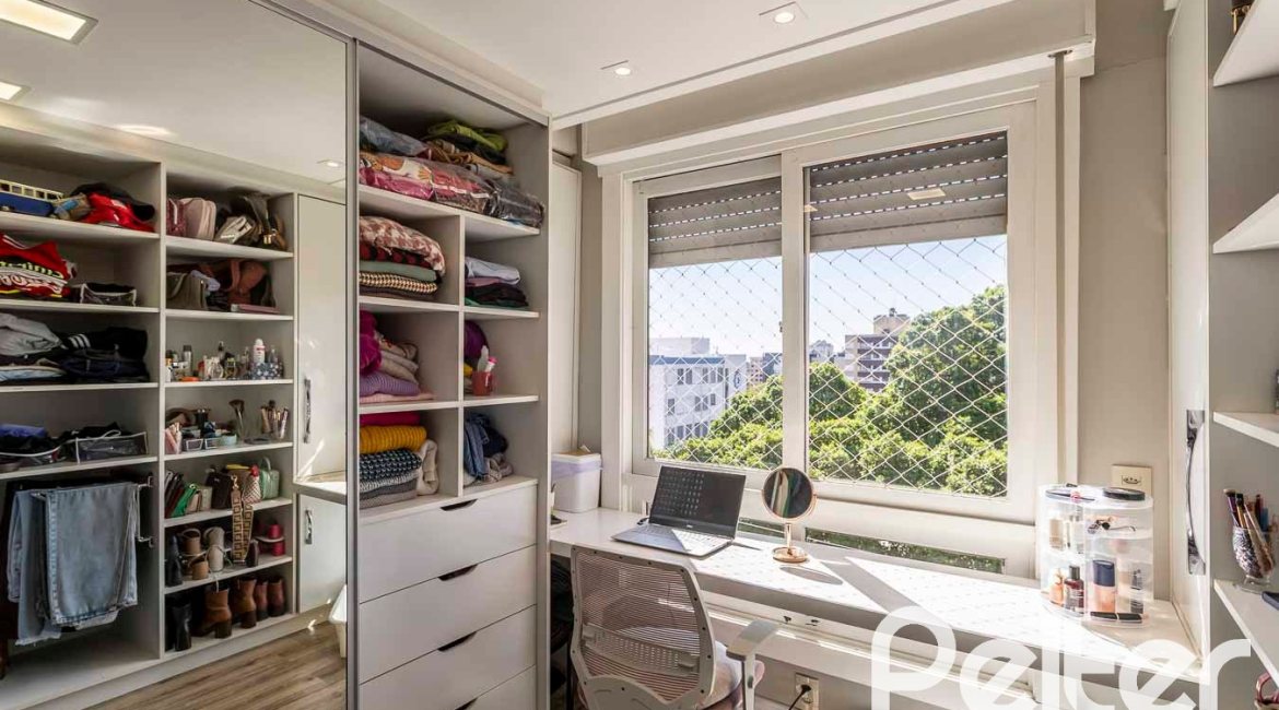 Cobertura à venda com 177m², 3 dormitórios, 1 suíte, 2 vagas, no bairro Tristeza em Porto Alegre