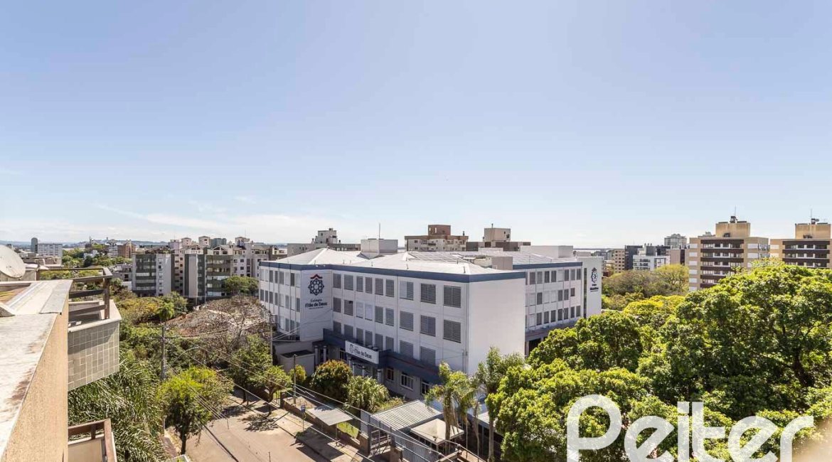 Cobertura à venda com 177m², 3 dormitórios, 1 suíte, 2 vagas, no bairro Tristeza em Porto Alegre