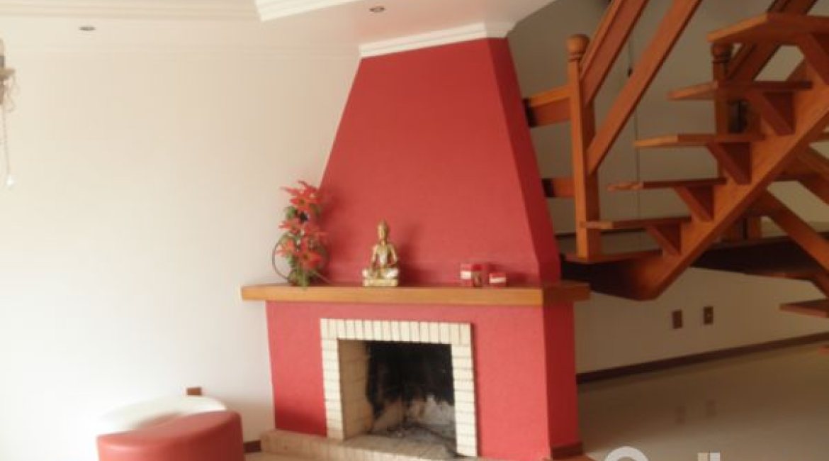 Casa à venda com 350m², 3 dormitórios, 1 suíte, 4 vagas, no bairro Ipanema em Porto Alegre